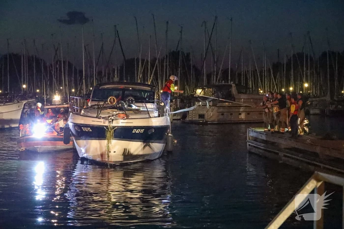 Brand aan boord van motorboot op Gooimeer