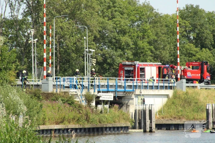Brand naast Kruiswaterbrug geblust