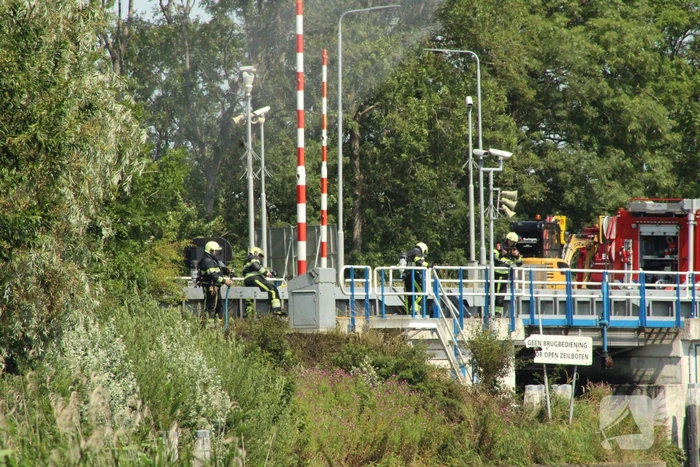 Brand naast Kruiswaterbrug geblust