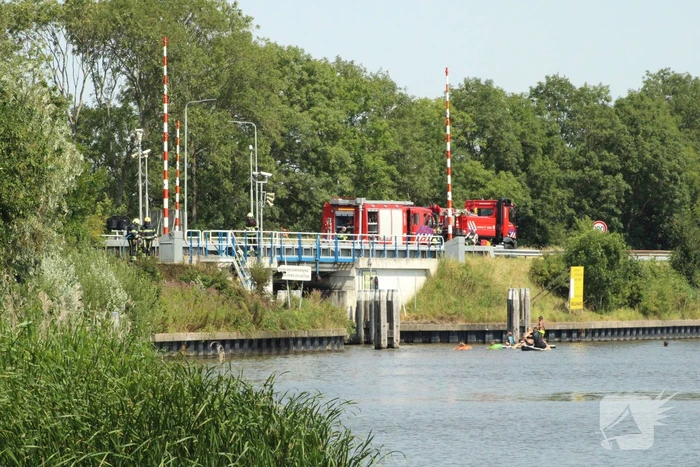Brand naast Kruiswaterbrug geblust