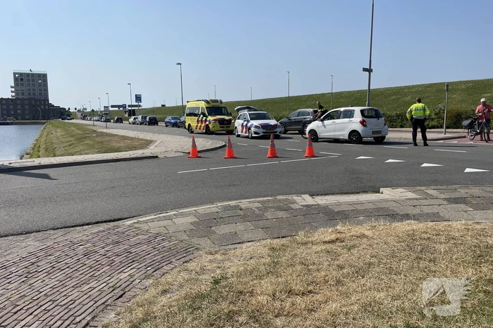 Overstekende fietser aangereden door auto