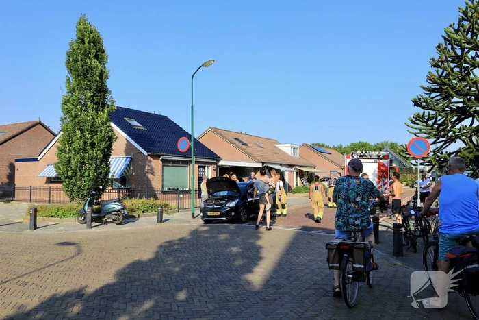 Brand in auto geblust door voorbijganger