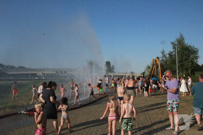 Brandweerkorps zorgt voor waterfestijn