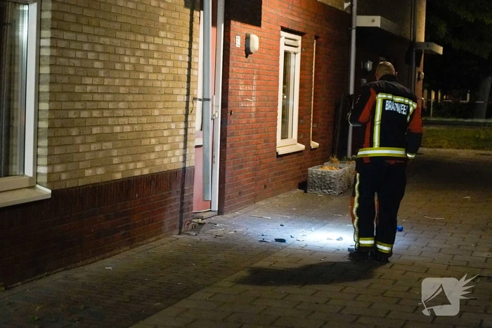 Explosief ontploft bij voordeur van woning
