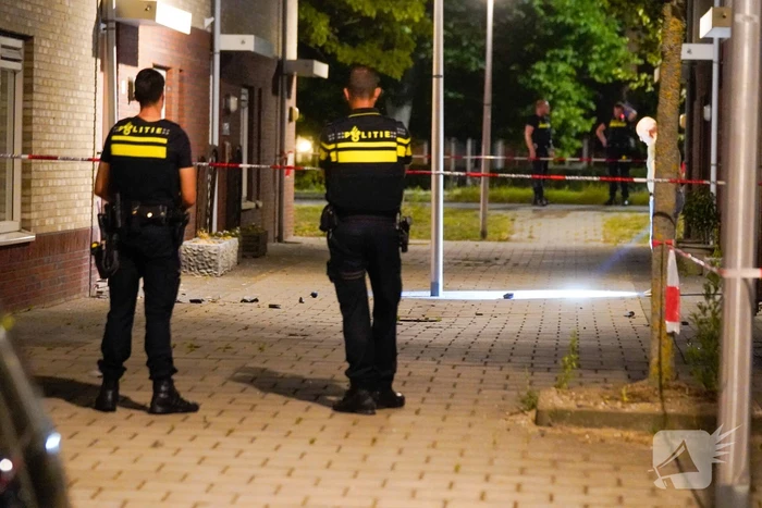 Explosief ontploft bij voordeur van woning