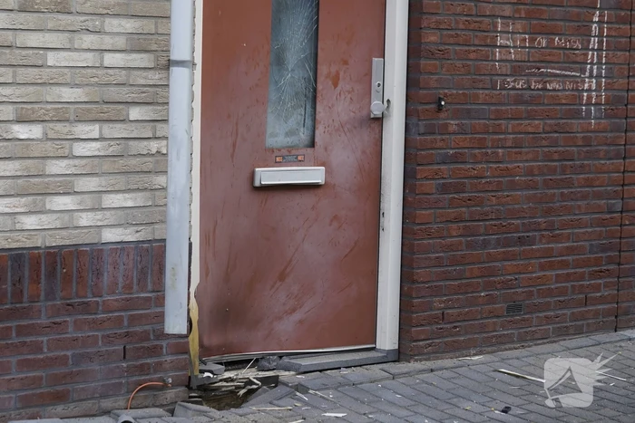 Explosief ontploft bij voordeur van woning