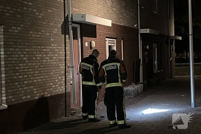 Explosief ontploft bij voordeur van woning