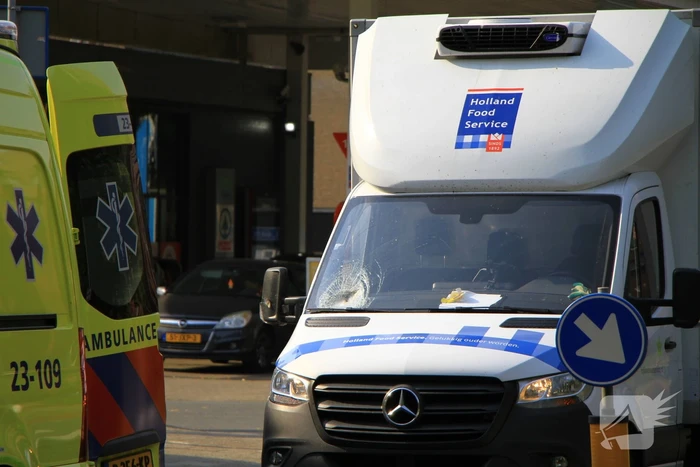 Persoon gewond bij aanrijding door bakwagen