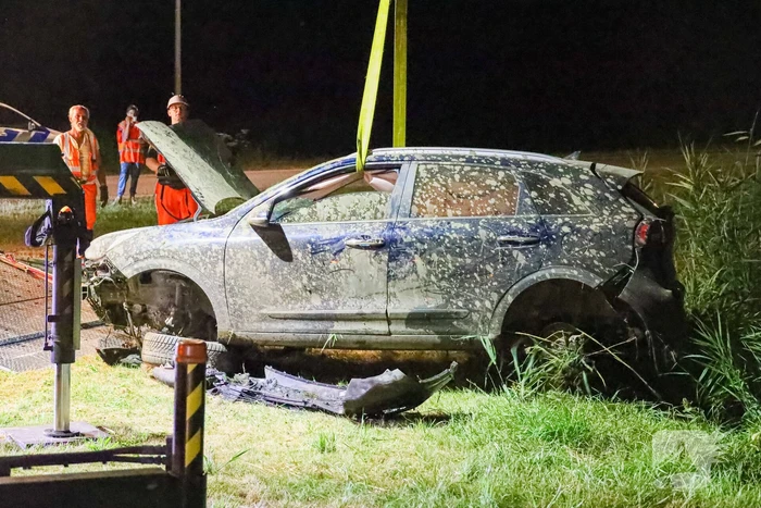 Auto raakt te water