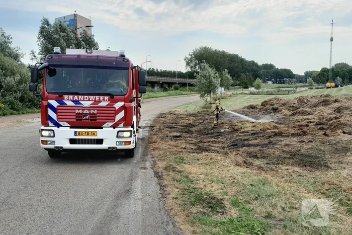 Brandweer blust opnieuw brand in hooibalen