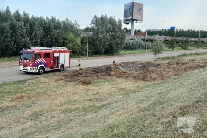 Brandweer blust opnieuw brand in hooibalen