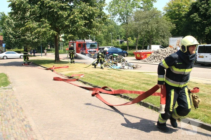 Lading vuilniswagen vat vlam