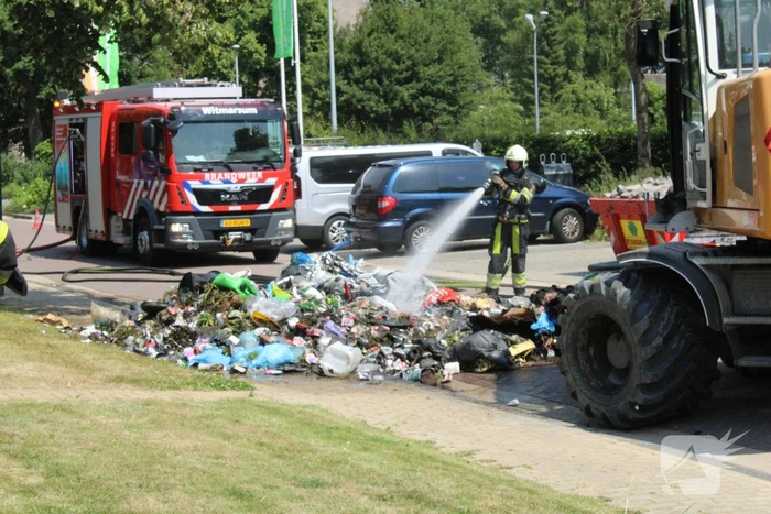 Lading vuilniswagen vat vlam