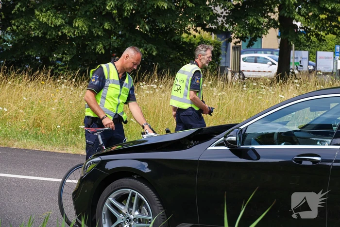Wielrenner gewond bij aanrijding met taxi
