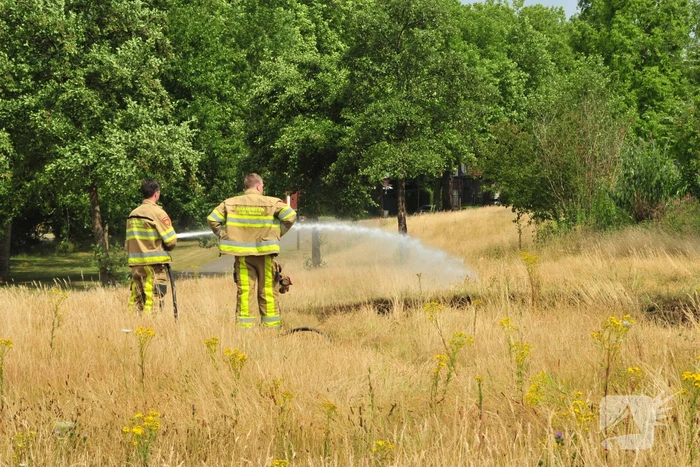 Voorbijrijdende brandweer ontdekt heidebrand