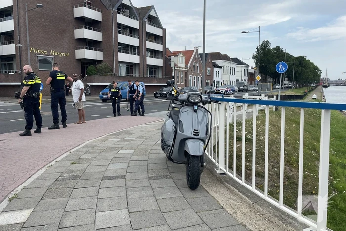 Scooterrijder in botsing met vrachtwagen