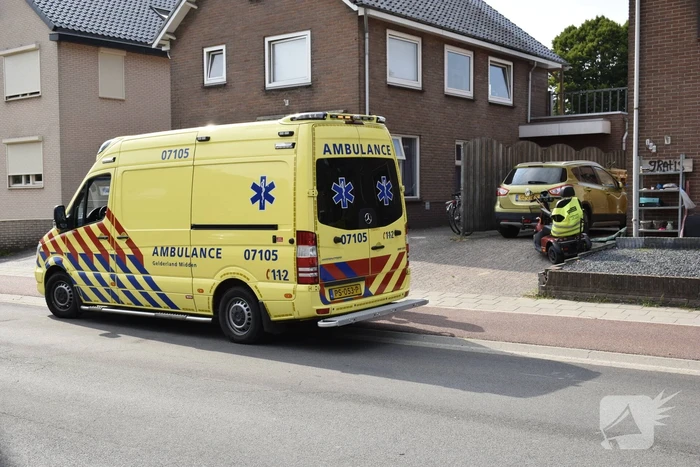 Oudere komt ten val met scootmobiel