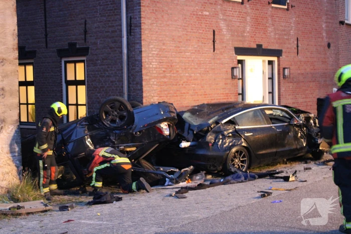 Vluchtauto crasht tijdens achtervolging