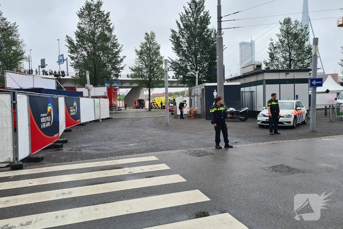 Watertaxi botst op Spido-rondvaartboot bij Erasmusbrug