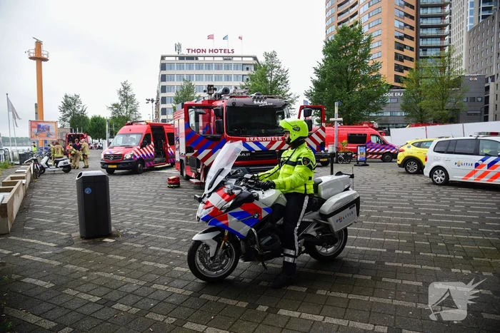Watertaxi botst op Spido-rondvaartboot bij Erasmusbrug