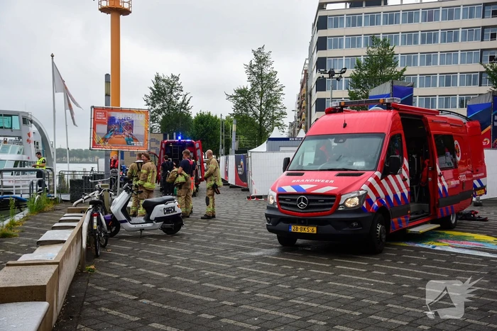 Watertaxi botst op Spido-rondvaartboot bij Erasmusbrug