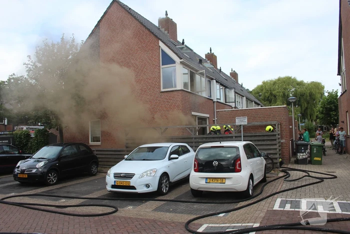 Veel rook bij brand in kruipruimte van woning