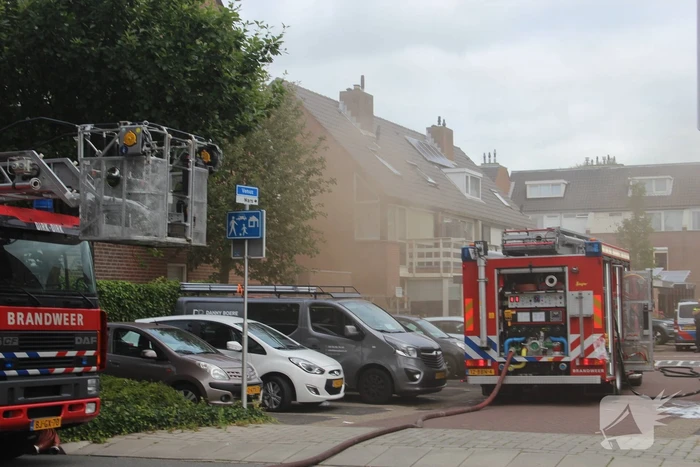 Veel rook bij brand in kruipruimte van woning