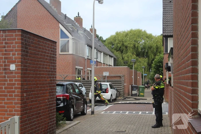 Veel rook bij brand in kruipruimte van woning