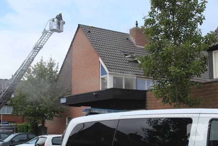 Veel rook bij brand in kruipruimte van woning