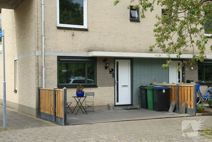 Politie doet onderzoek naar kogelgaten in woning