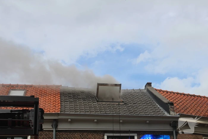 Flinke rookontwikkeling bij dakbrand
