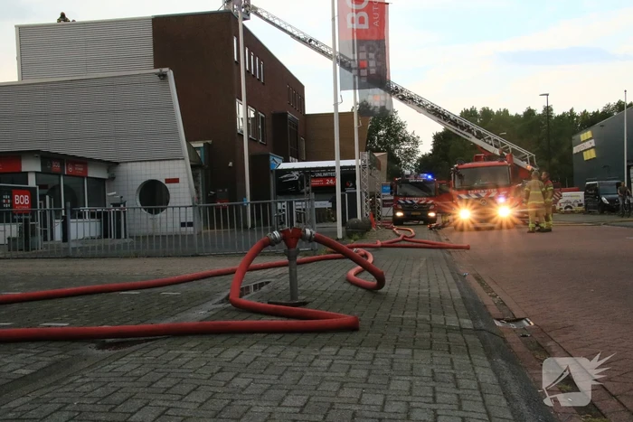 Brand op dak snel onder controle