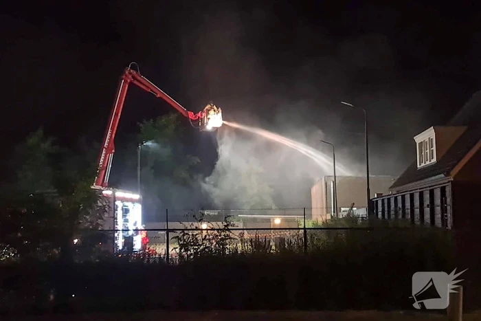 Uitslaande brand verwoest werkplaats autobedrijf Van Schijndel