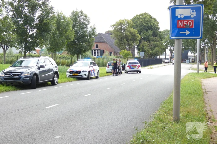 Twee auto's betrokken bij botsing op kruising