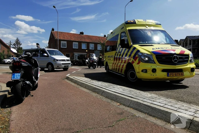 Scooterrijder gewond bij aanrijding met bestelbus