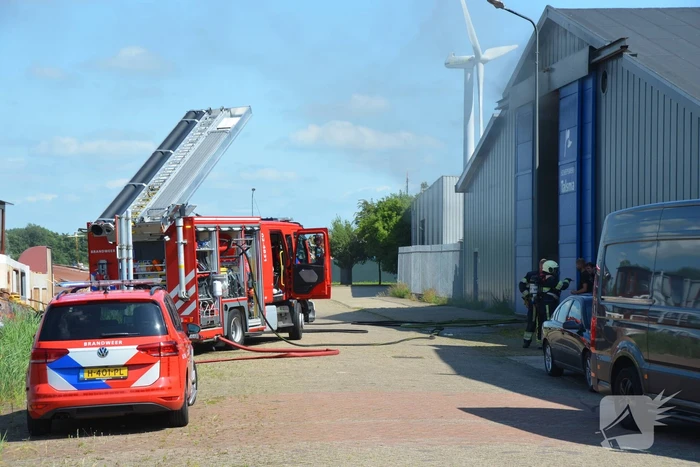 Brand op boot in loods snel geblust