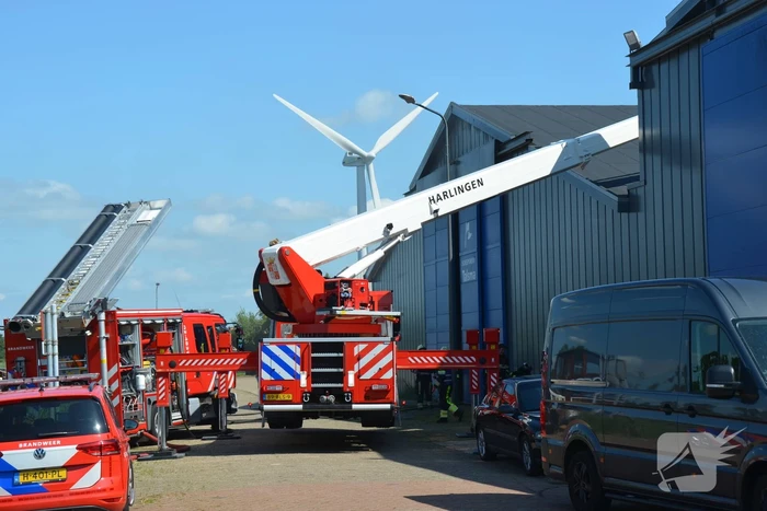 Brand op boot in loods snel geblust