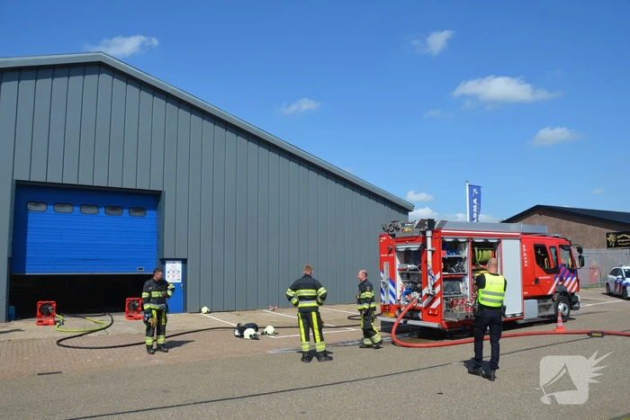 Brand op boot in loods snel geblust