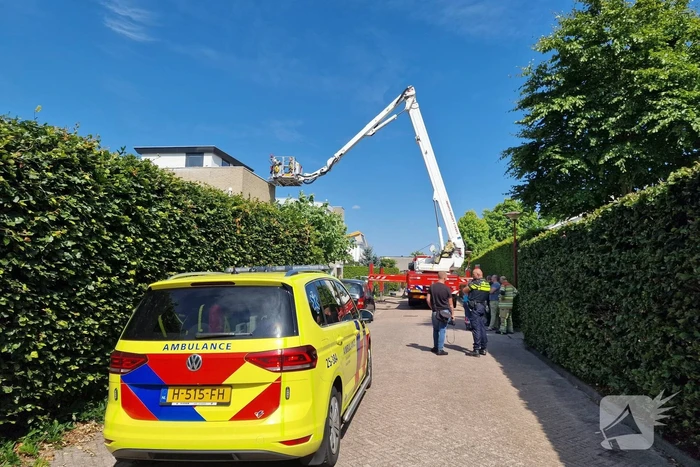 Brand op dak van woning