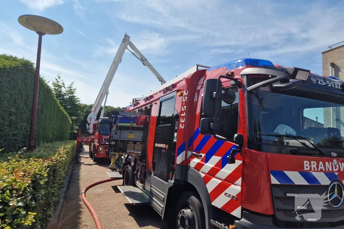 Brand op dak van woning