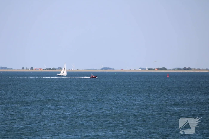 Groep jongeren uit het water gered