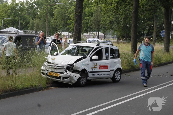 Twee gewonden bij frontale botsing