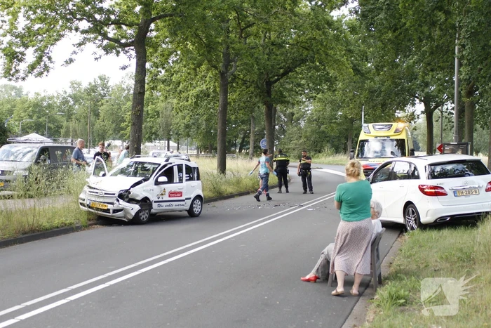 Twee gewonden bij frontale botsing