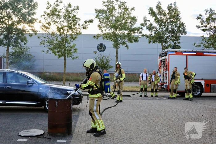 Vuurton op bedrijventerrein in brand