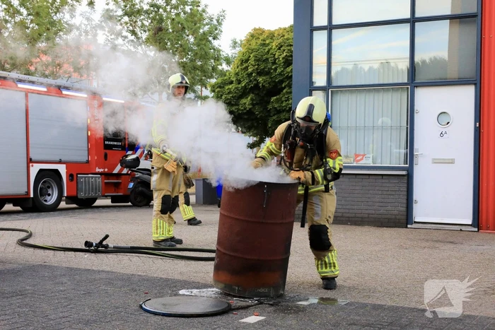 Vuurton op bedrijventerrein in brand