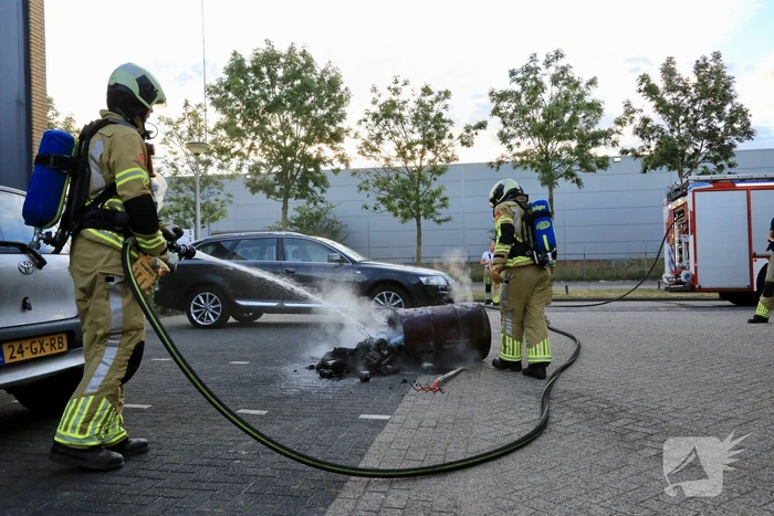 Vuurton op bedrijventerrein in brand