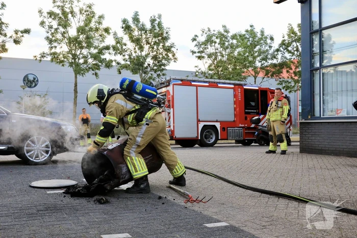 Vuurton op bedrijventerrein in brand