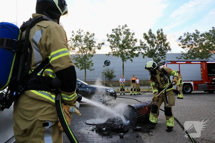 Vuurton op bedrijventerrein in brand