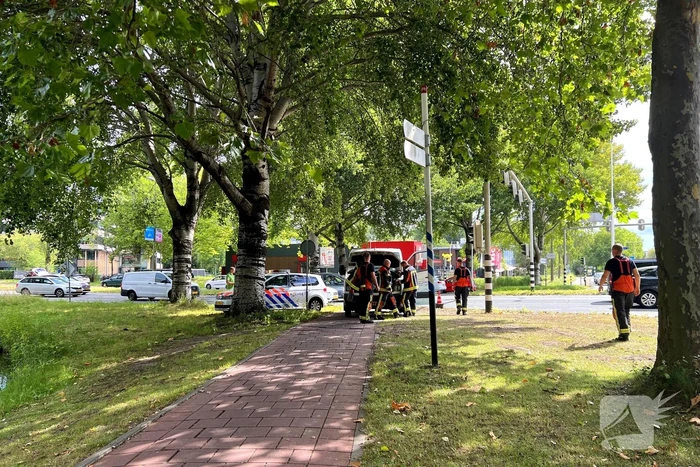 Brandweer doet onderzoek naar brand in bestelbus