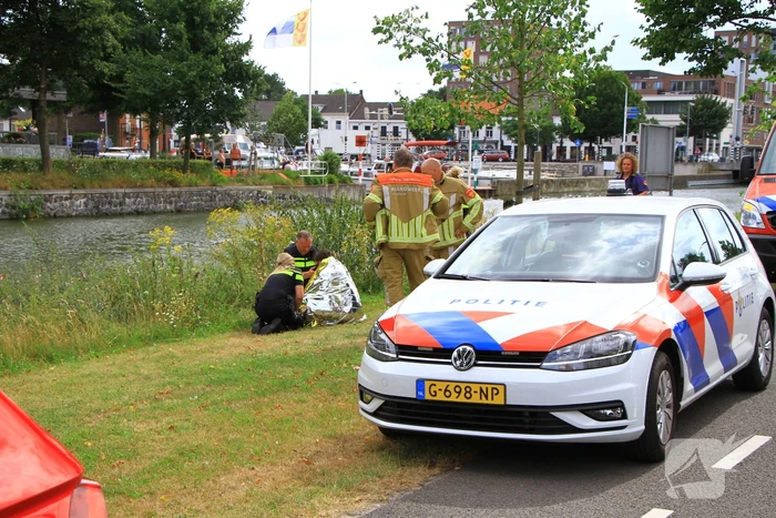 Persoon valt in de Zuid-Willemsvaart